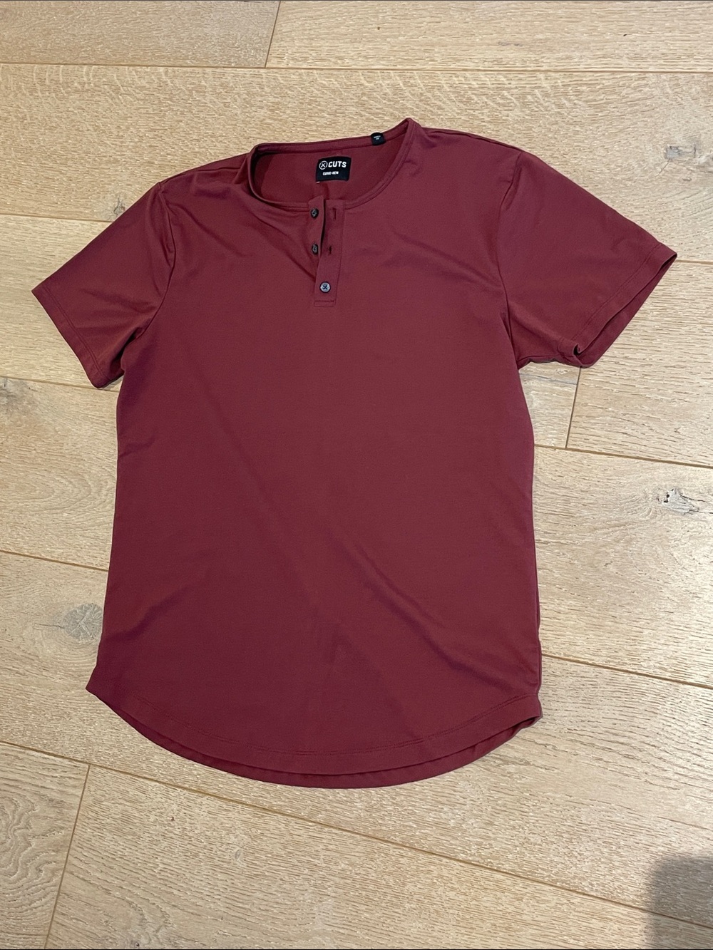 Cuts Clothing Men's Short-Sleeve Henley in Burgundy